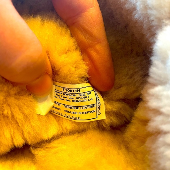 UGG Triple Button Boot, Tan, Size 6 - Picture 7 of 7